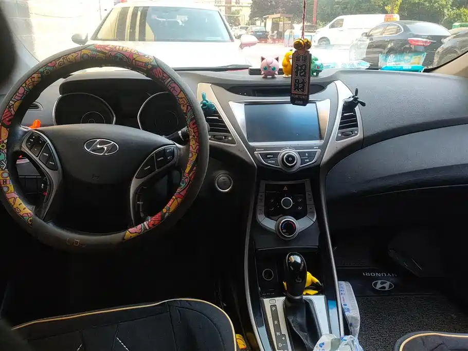 Hyundai Elantra Langdong 2018 — фото 12