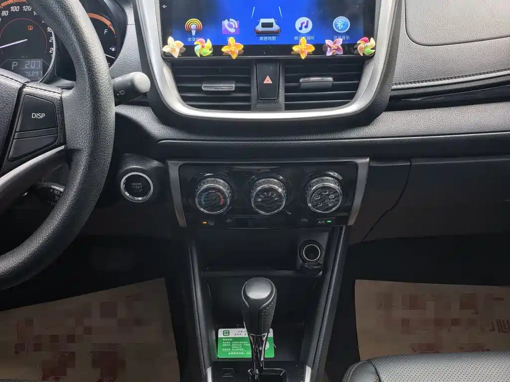 Toyota Yaris L 2022 — фото 11
