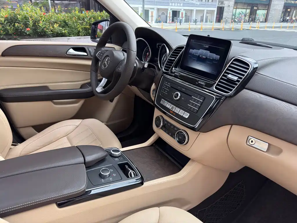 Mercedes-Benz GLE 2017 — фото 21