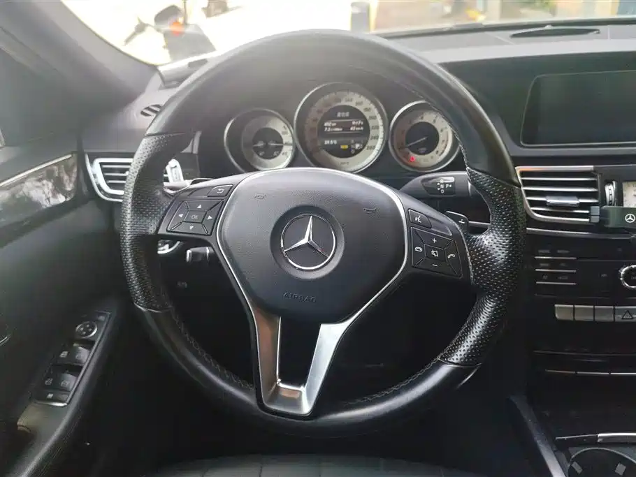 Mercedes-Benz E-Class 2016 — фото 15