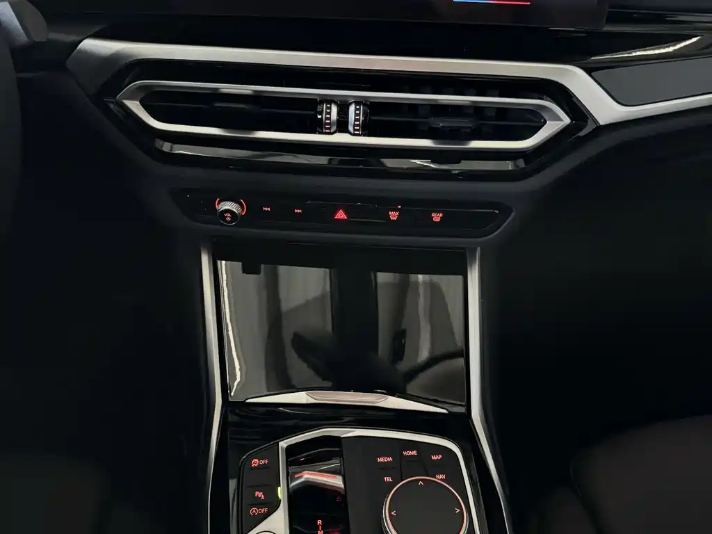 BMW 3 Series 2023 — фото 10
