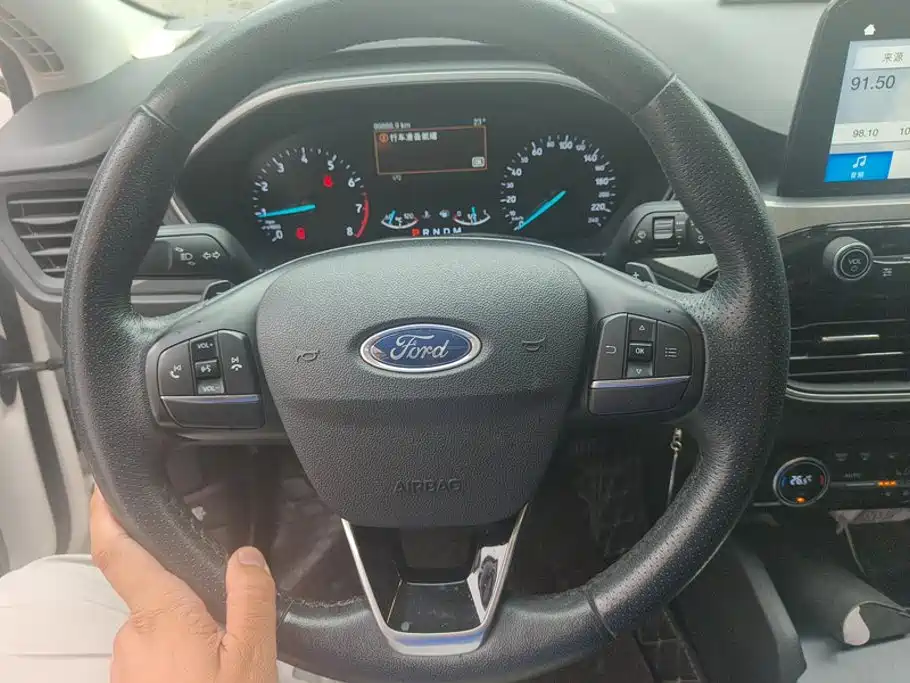 Ford Focus 2019 — фото 15