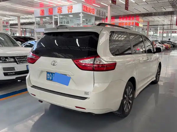 Toyota Sienna 2015