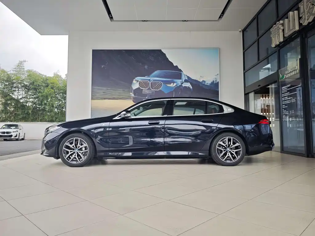 BMW i5 2025 — фото 4