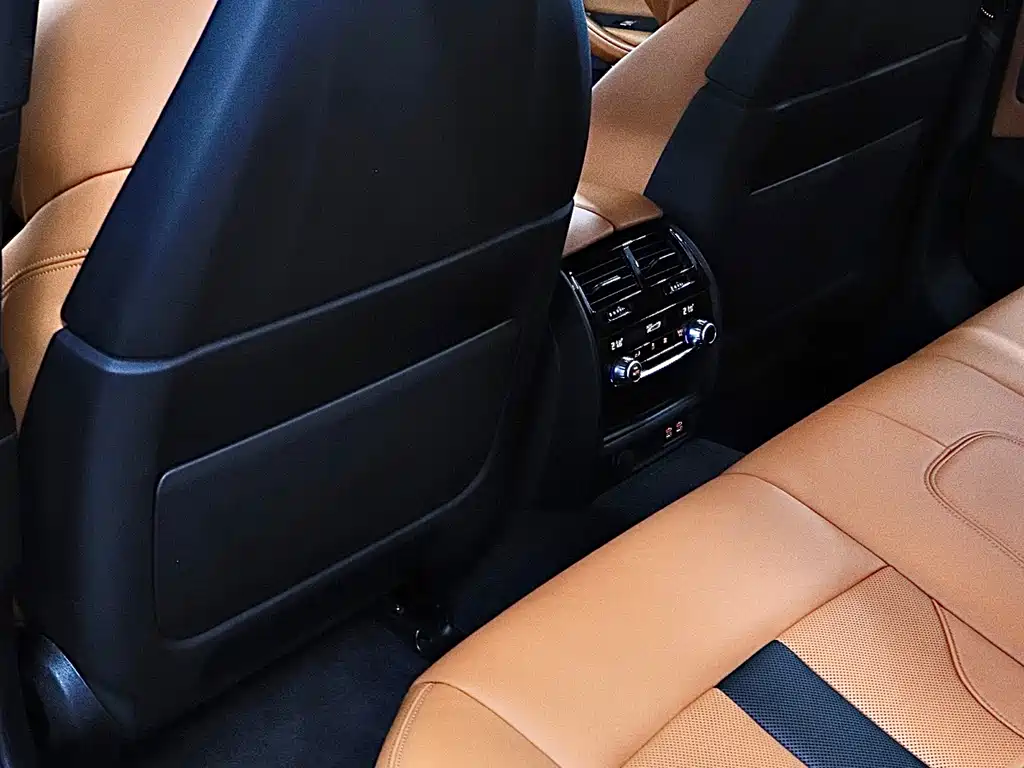 BMW M5 2021 — фото 12