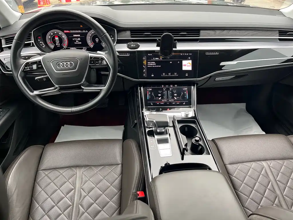 Audi A8 2021 — фото 17
