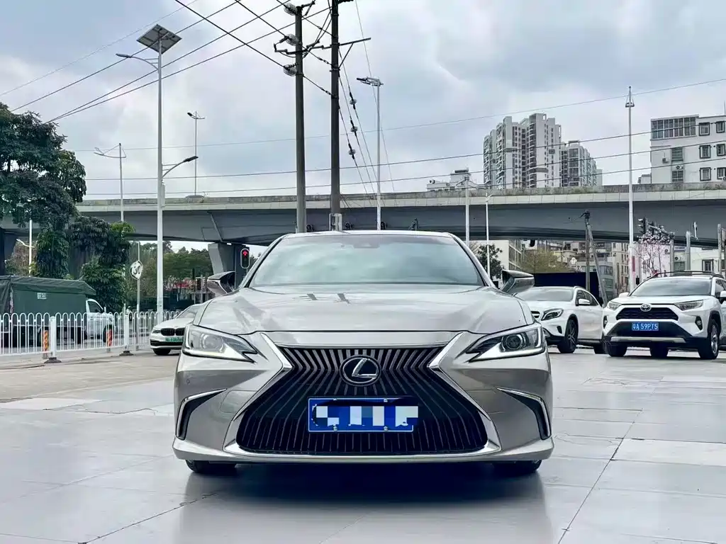 Lexus ES 2020 — фото 2