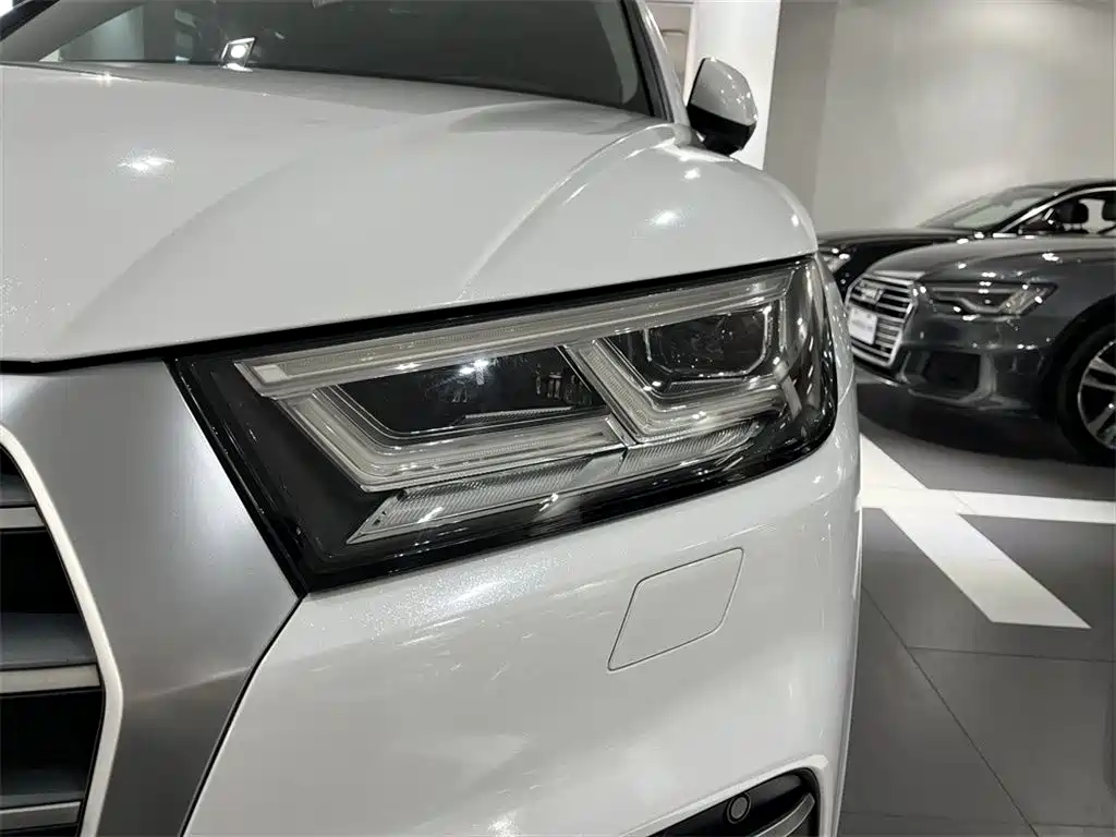 Audi Q5L 2018 — фото 12