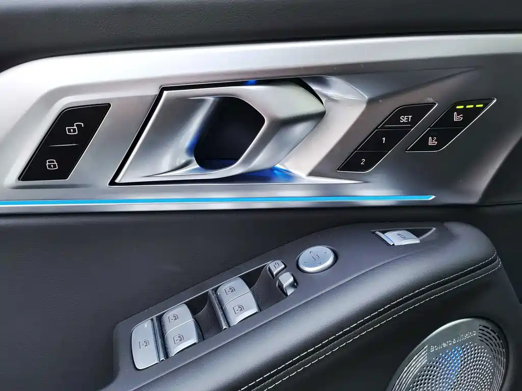 BMW XM 2025 — фото 26