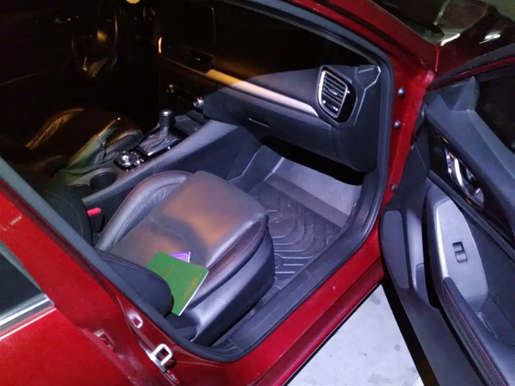 Mazda 3 Axela 2015 — фото 23