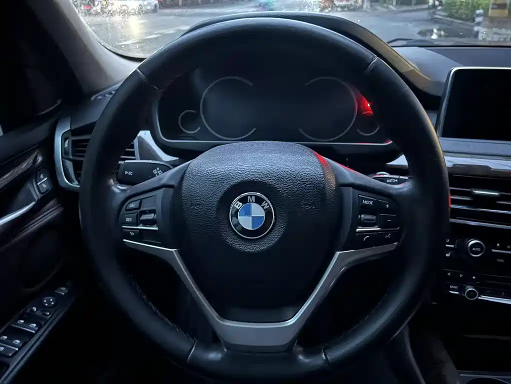 BMW X5 2018 — фото 25