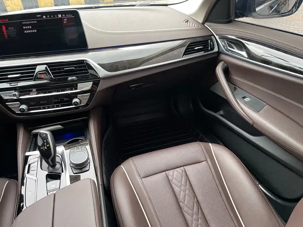 BMW 5 Series 2022 — фото 16