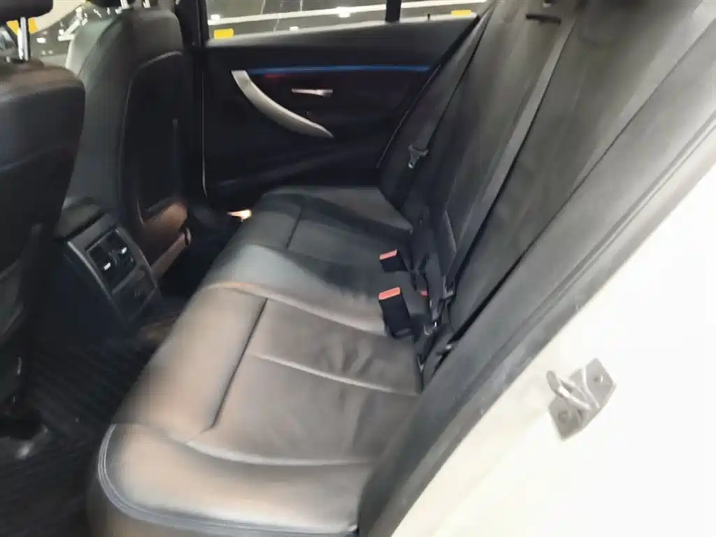 BMW 3 Series 2019 — фото 17