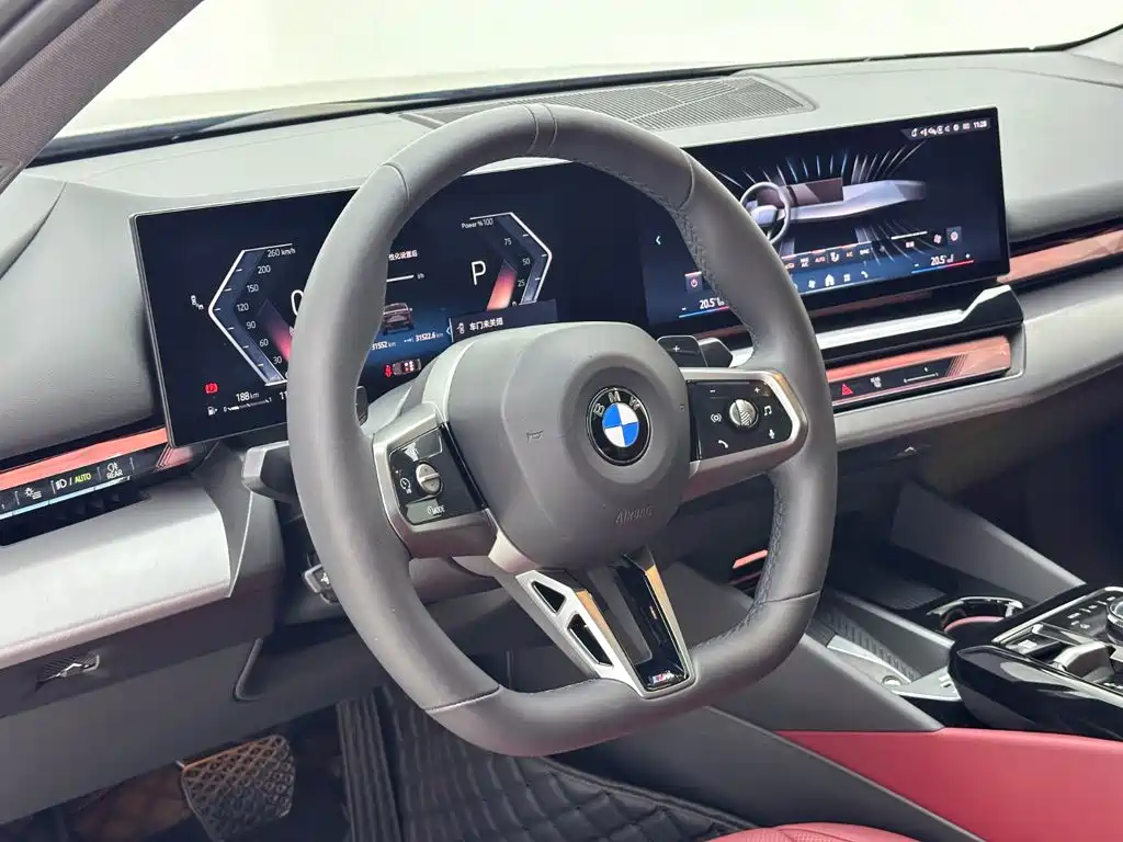 BMW 5 Series 2025 — фото 18