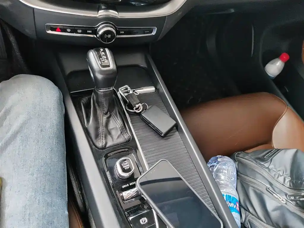 Volvo XC60 2019 — фото 14