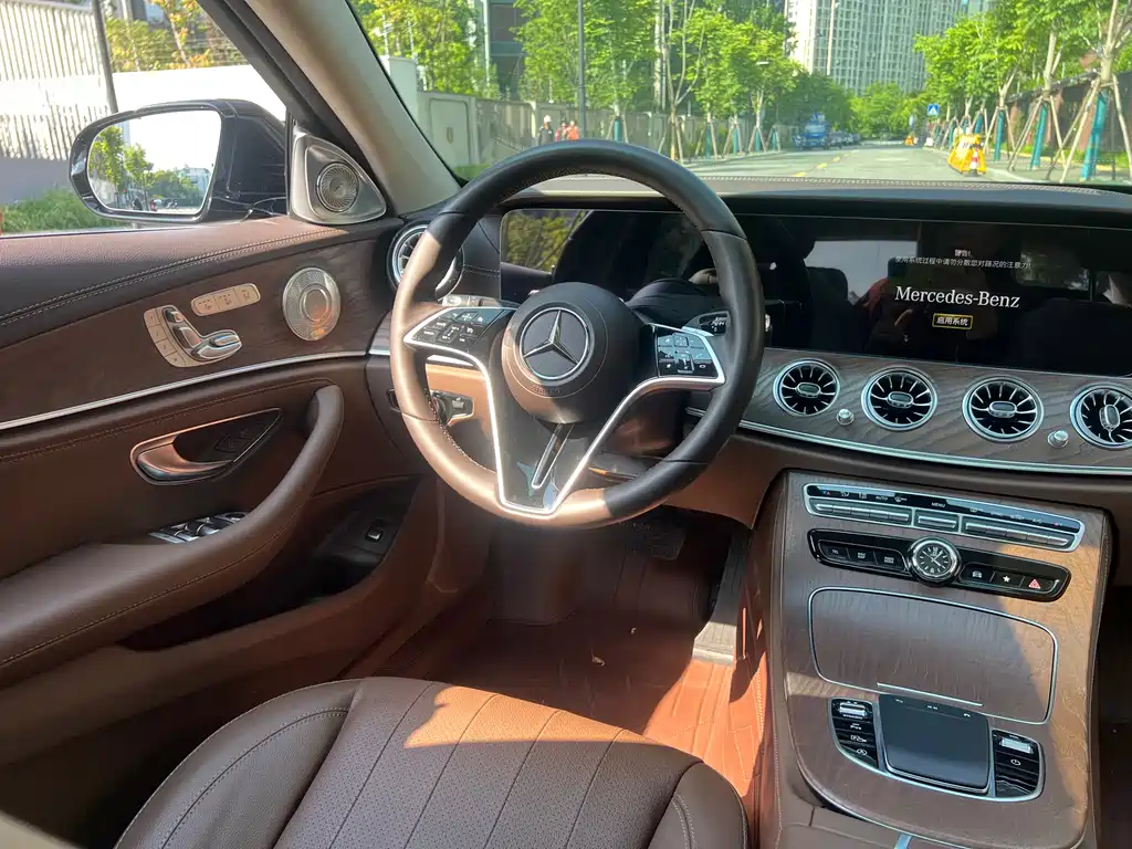 Mercedes-Benz E-Class 2024 — фото 10