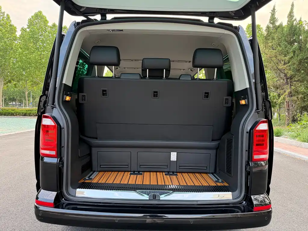 Volkswagen Multivan 2018 — фото 23