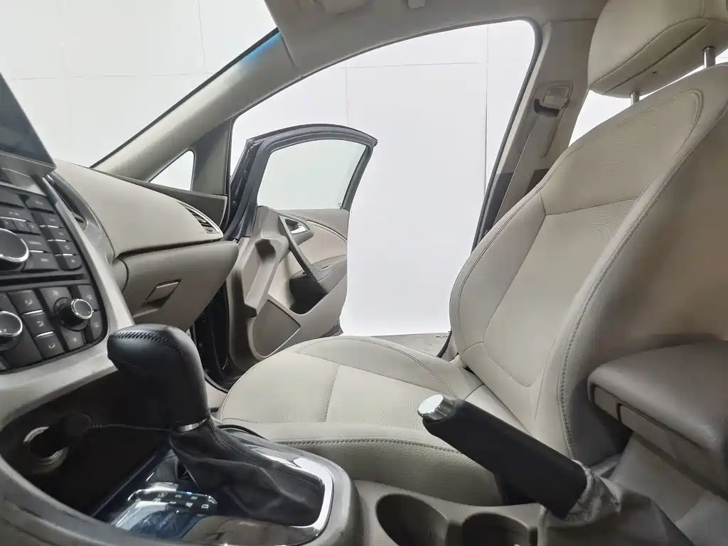 Buick Excelle 2015 — фото 12