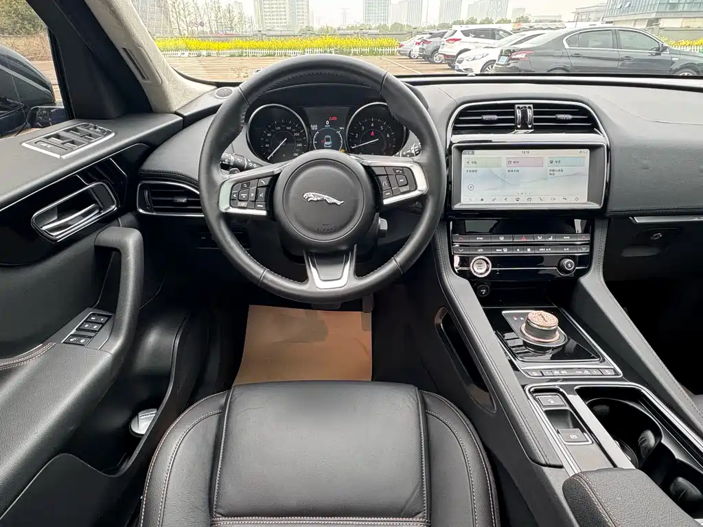Jaguar F-PACE 2020 — фото 11