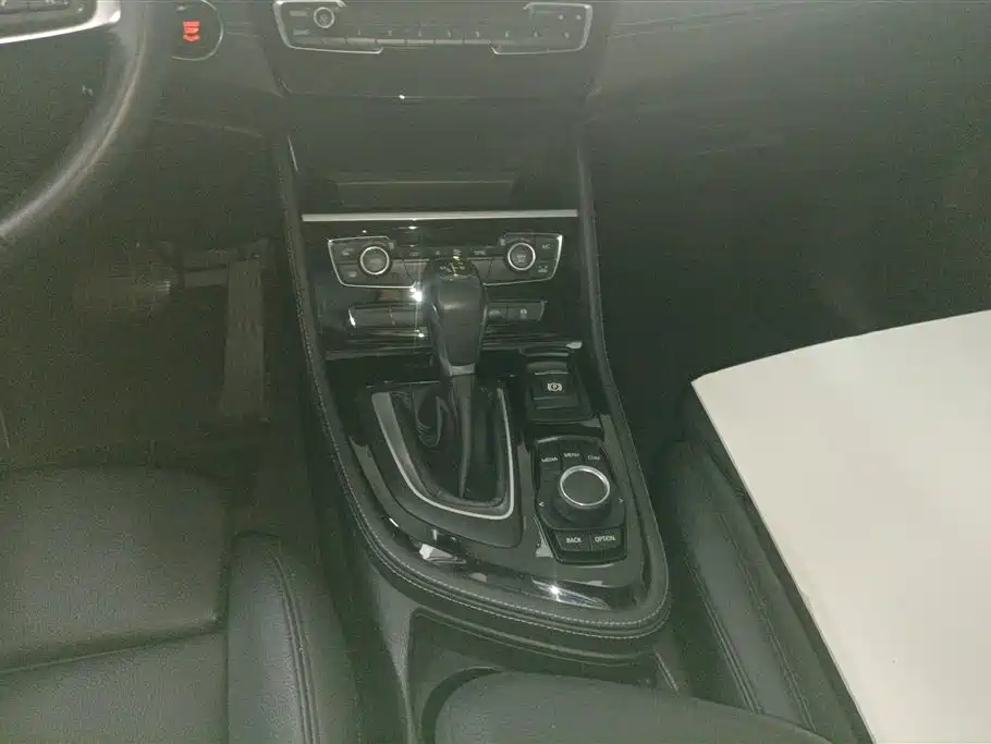 BMW 2 Series Active Tourer 2019 — фото 16