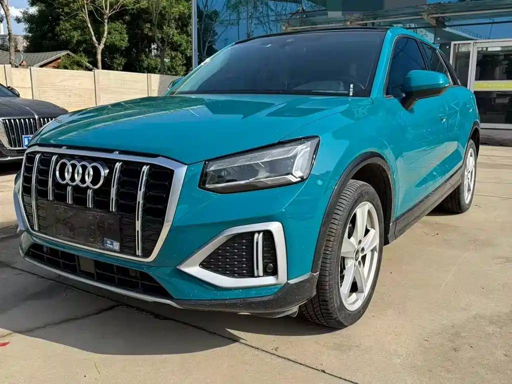Audi Q2L 2022 — фото 1