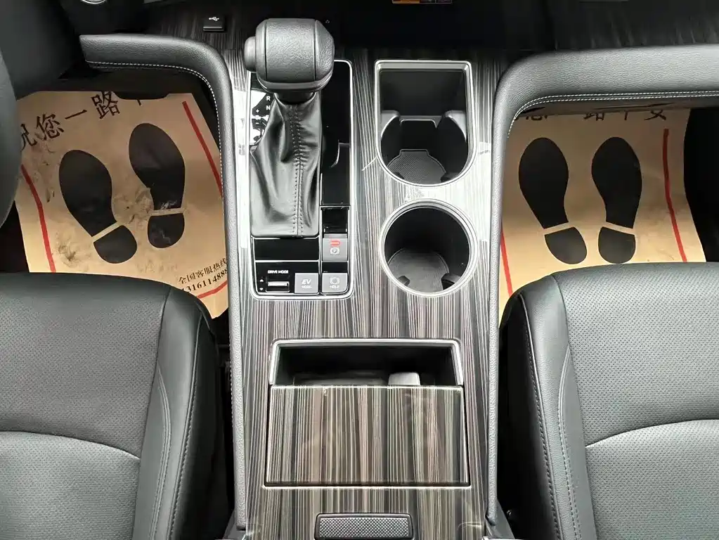 Toyota Granvia 2023 — фото 20