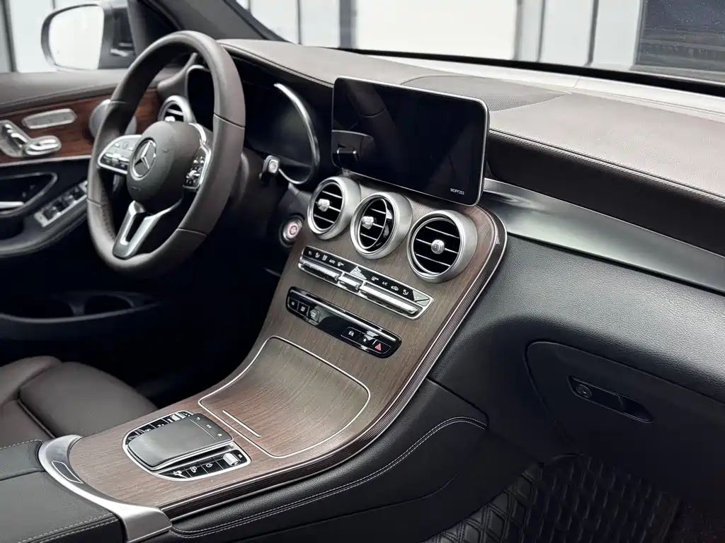Mercedes-Benz GLC 2021 — фото 24