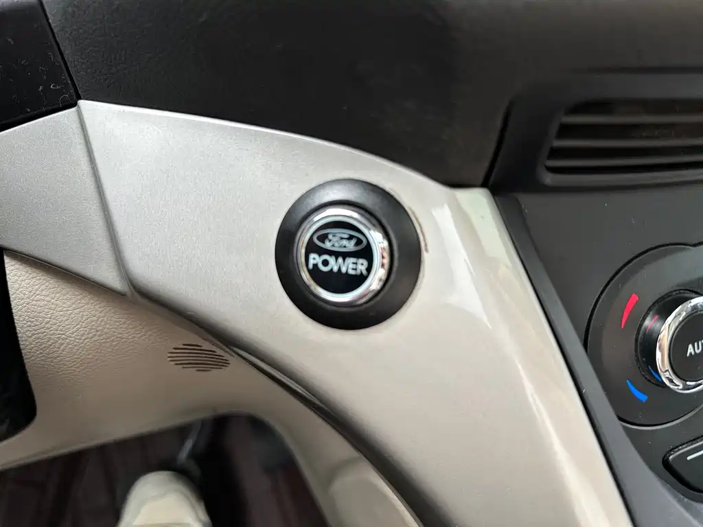 Ford Kuga 2013 — фото 17