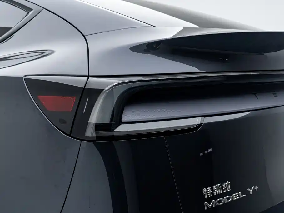 Tesla Model Y 2025 — фото 11