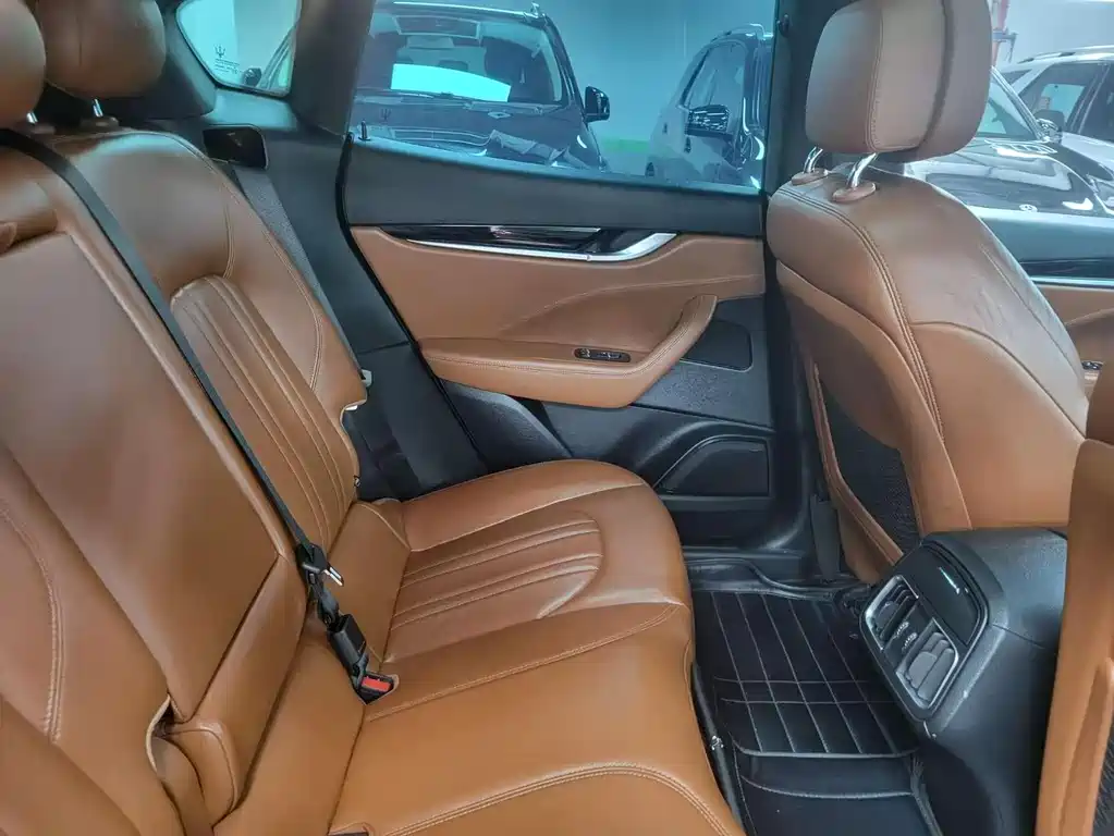 Maserati Levante 2016 — фото 15