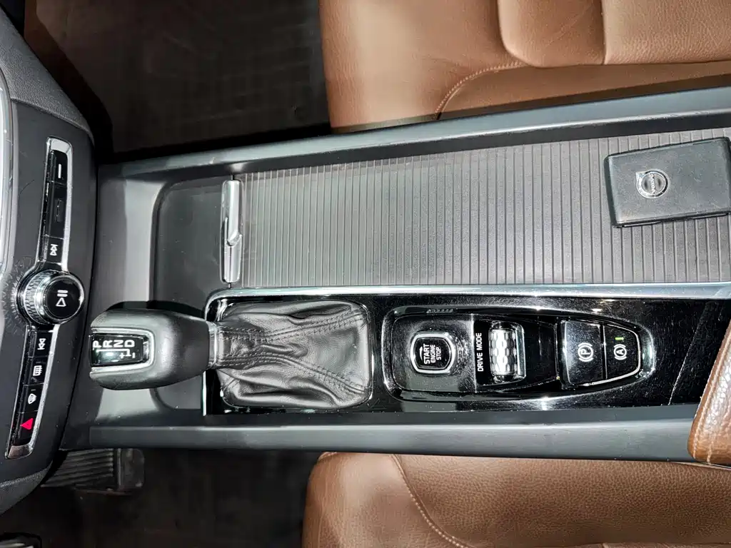 Volvo XC60 2020 — фото 26