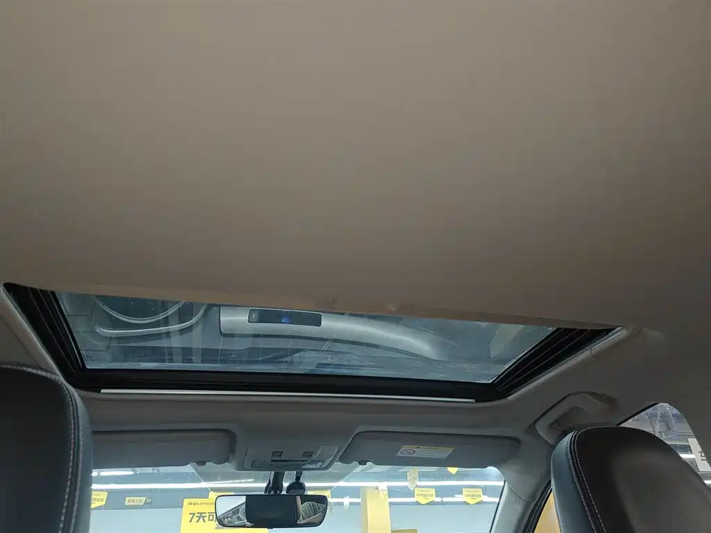 Toyota RAV4 2018 — фото 14