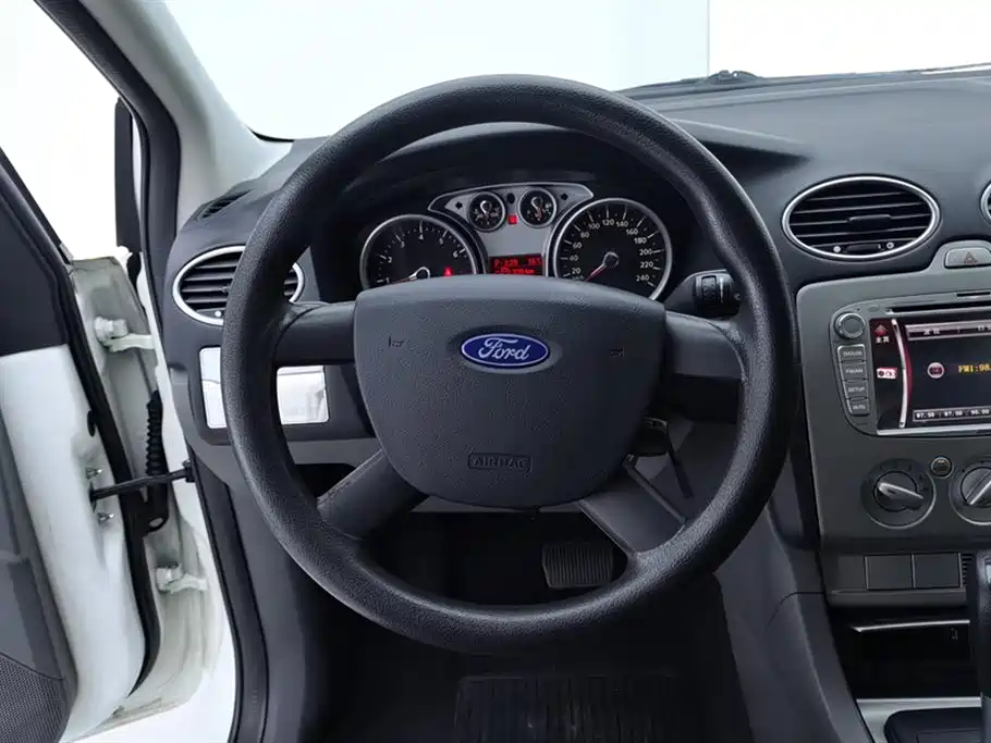 Ford Focus 2013 — фото 15