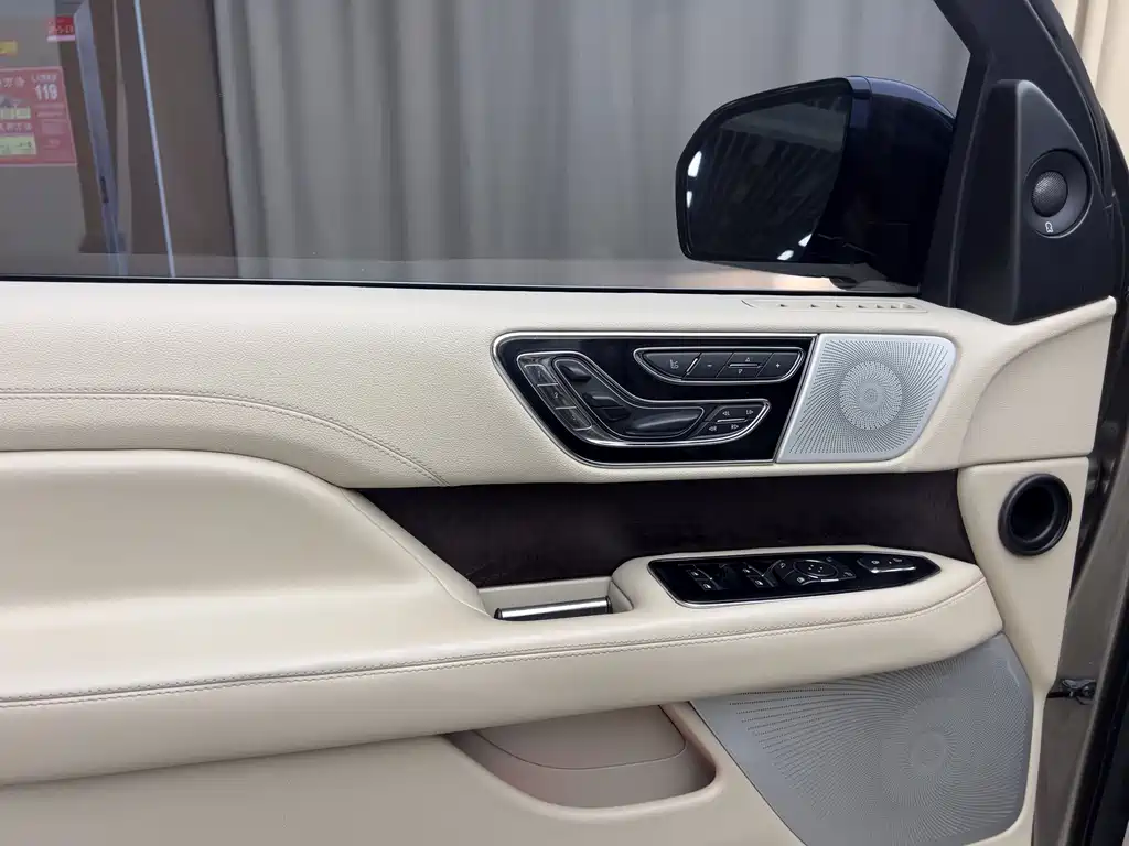 Lincoln Navigator 2018 — фото 10