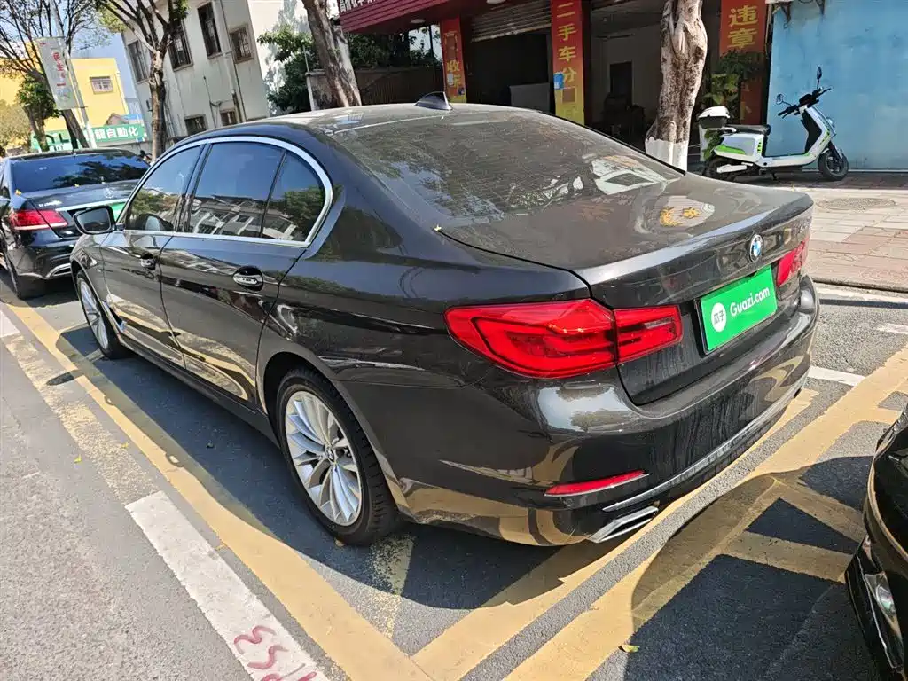 BMW 5 Series 2018 — фото 23