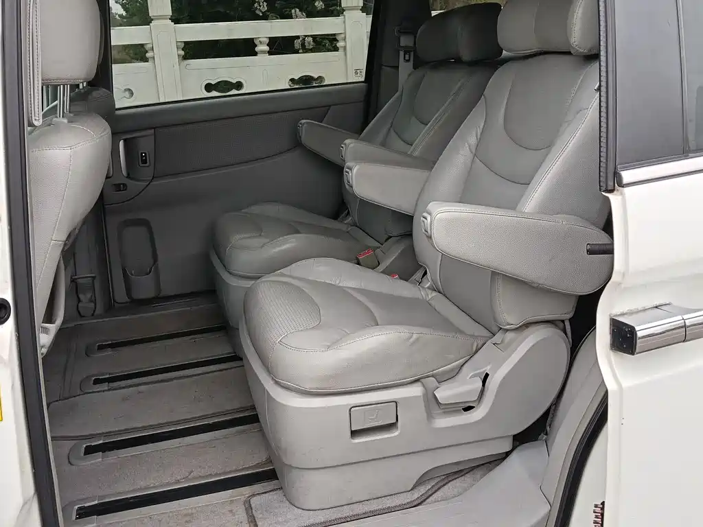 Luxgen Big 7 MPV 2015 — фото 15