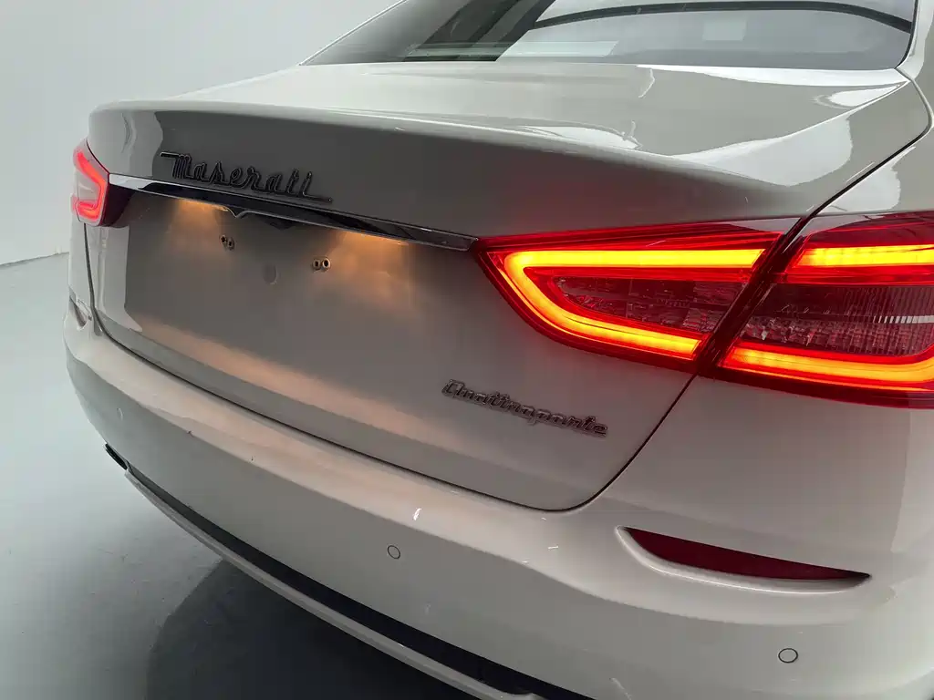 Maserati Quattroporte 2016 — фото 15