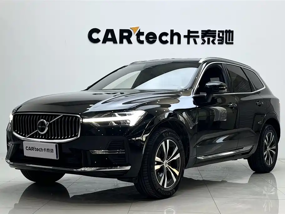 Volvo XC60 2022 — фото 1