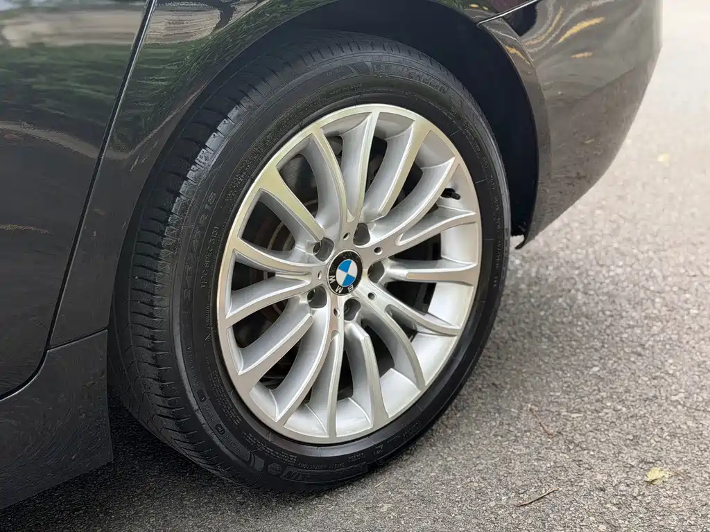 BMW 5 Series 2016 — фото 12