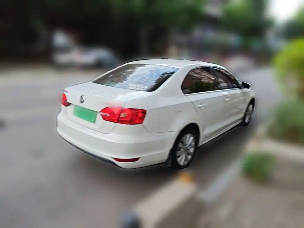 Volkswagen Sagitar 2015