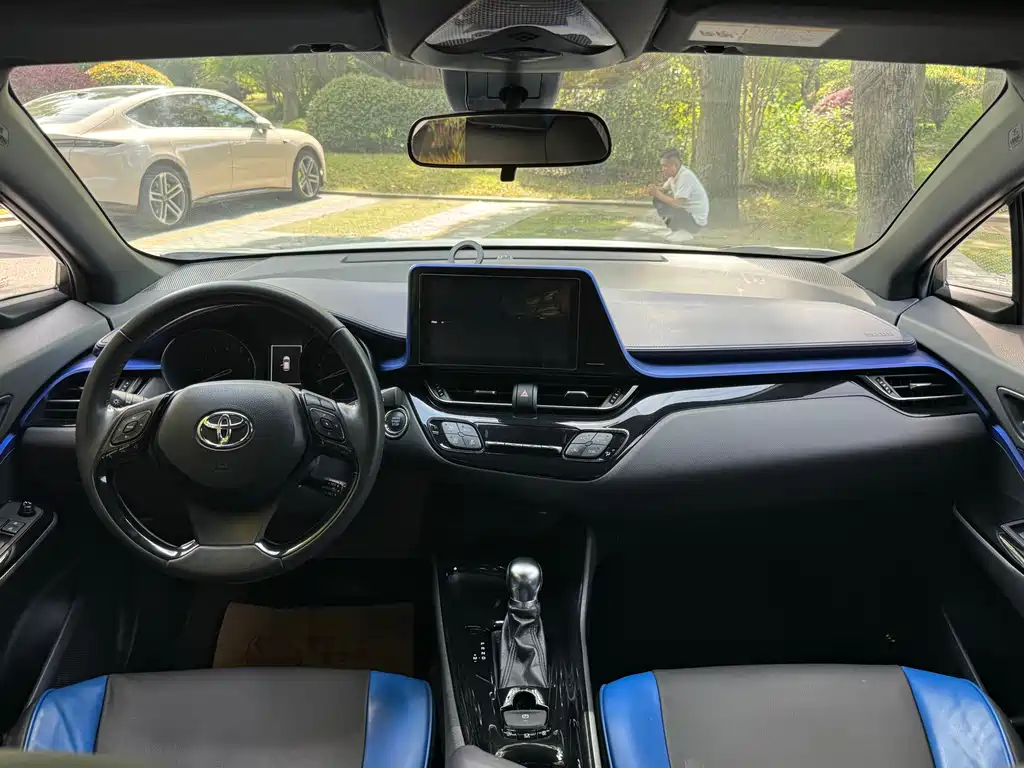 Toyota C-HR 2019 — фото 7