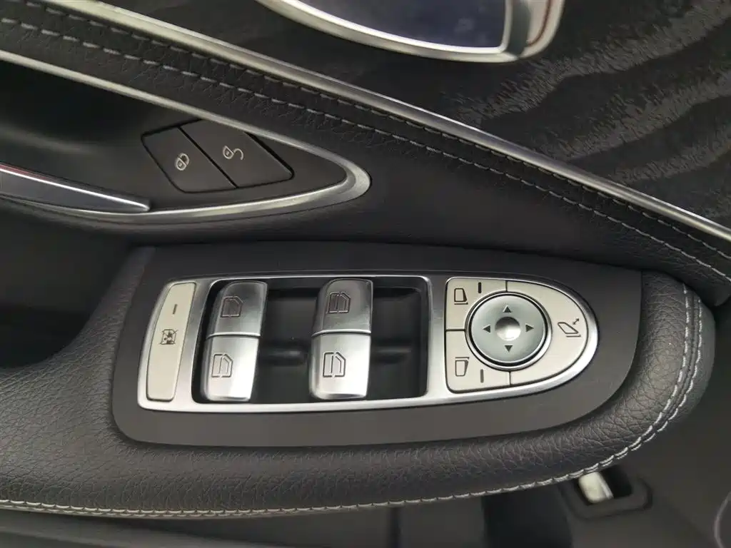 Mercedes-Benz C-Class 2018 — фото 9