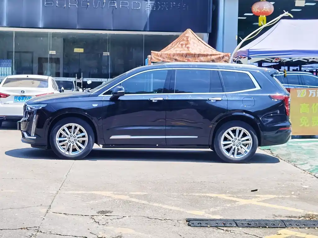 Cadillac XT6 2023 — фото 4