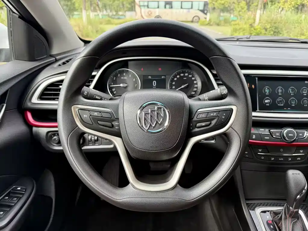 Buick Excelle 2016 — фото 14
