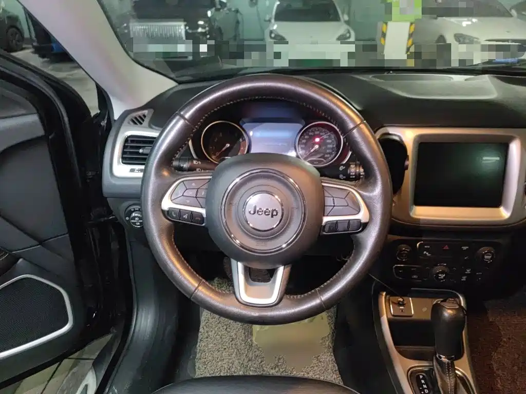 Jeep Compass 2018 — фото 11