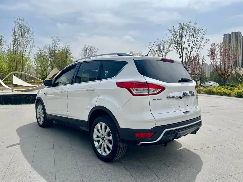 Ford Kuga 2016 — фото 17