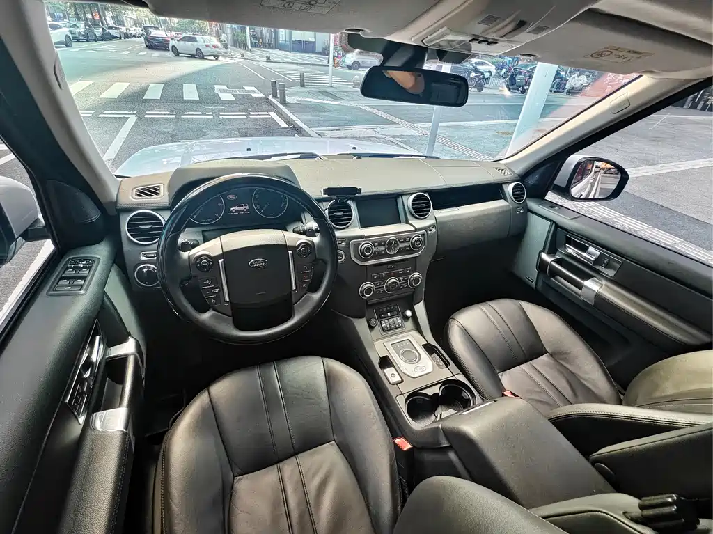 Land Rover Discovery 2014 — фото 14
