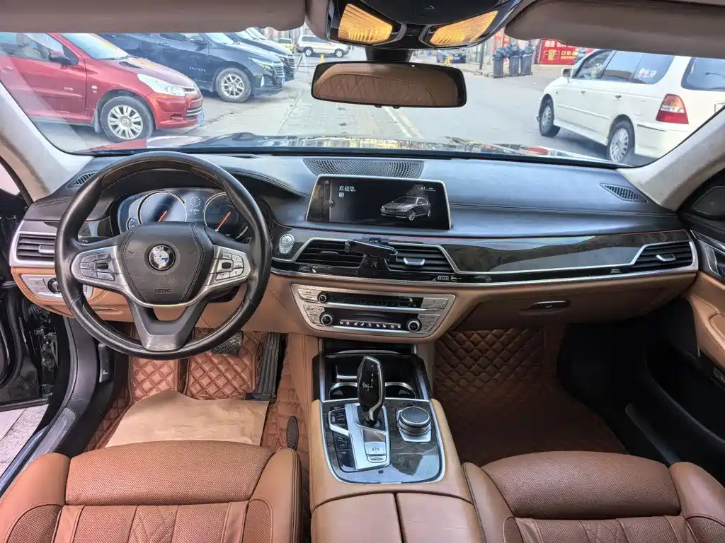 BMW 7 Series 2017 — фото 9