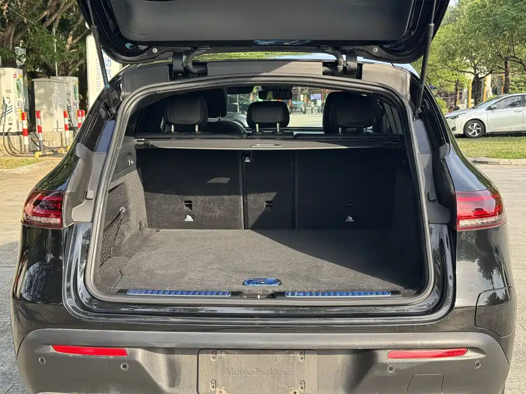 Mercedes-Benz EQC 2021 — фото 14