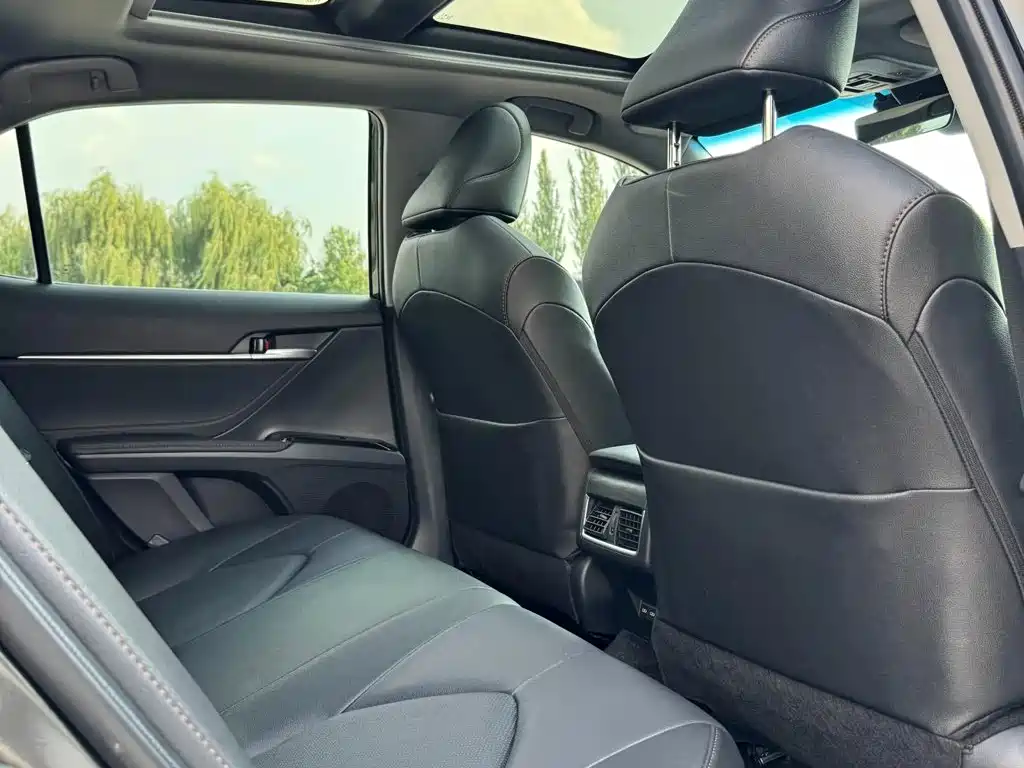 Toyota Camry 2024 — фото 12